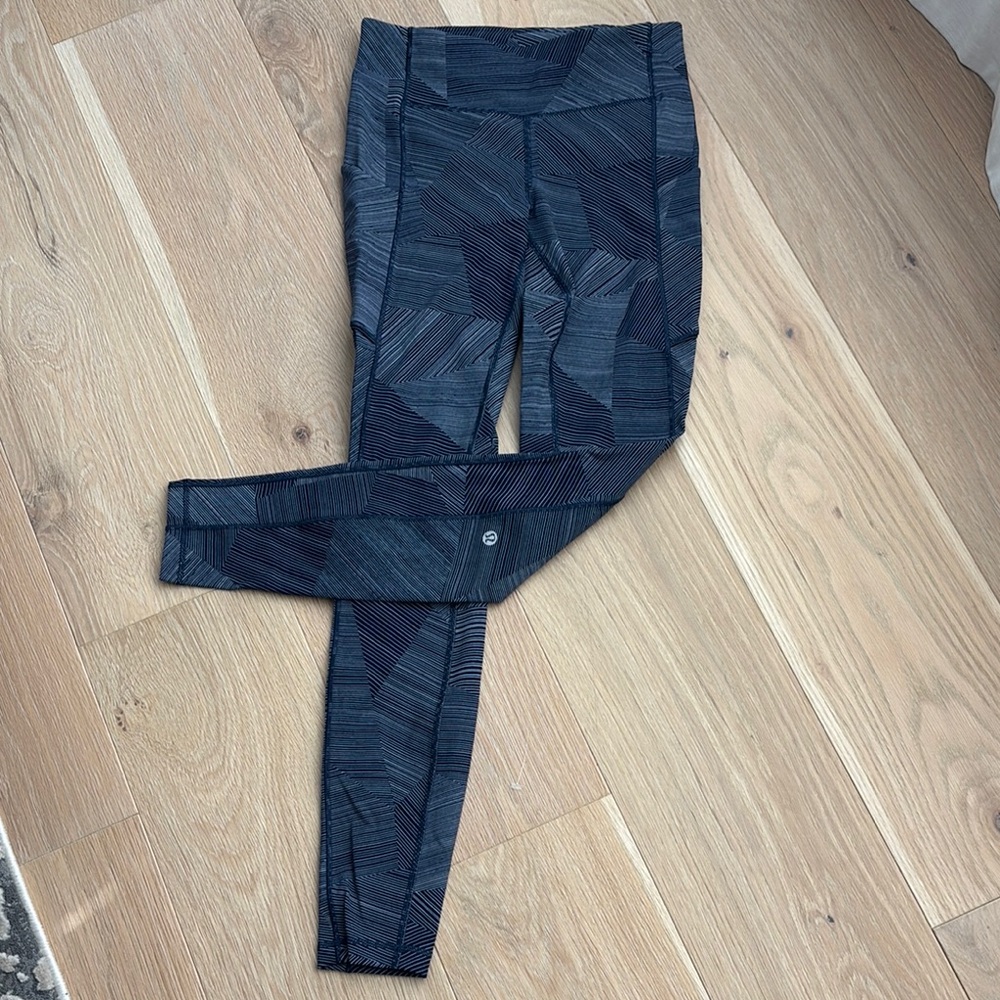 Lululemon Blue and white High-Waisted full length Leggings size 4